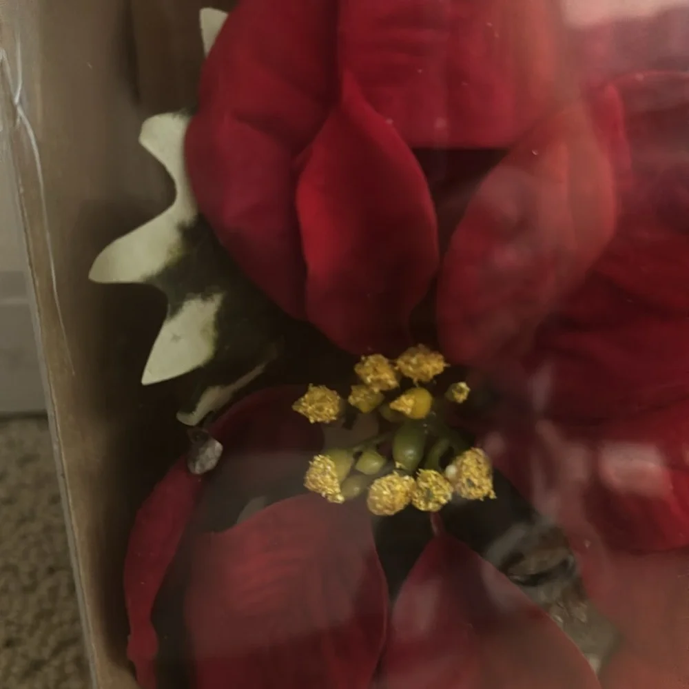 NWT: Ashland Floral Accent Poinsettia Mix